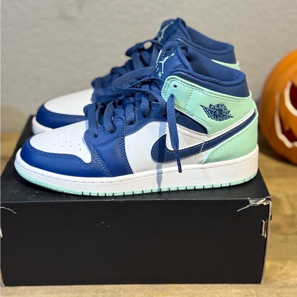 Nike Air Jordan 1 Mid Mystic Sneakers Navy Mint Size 5Y 554725-413 Shoes